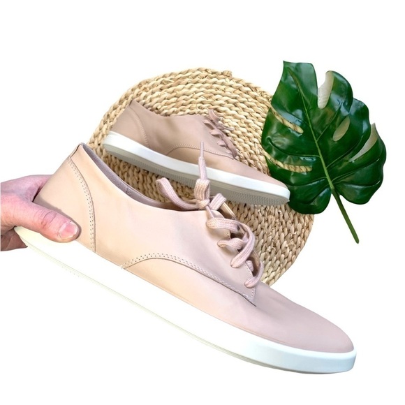 Ecco Chic Barentz Blush Pink Leather Tie Sneaker Size 11 Women's - Picture 1 of 16